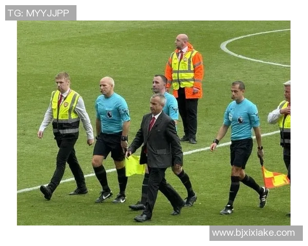 西甲激战：里昂大胜阿森纳引发争议判罚全场沸腾