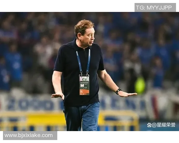 足总杯精彩对决AC米兰凭借帽子戏法小胜里昂引发争议判罚讨论