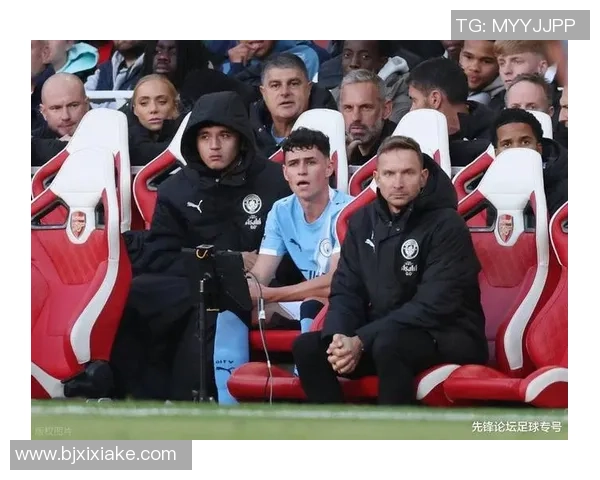 世界杯激战本菲卡与曼城平局红牌事件引发全场热议与转会传闻