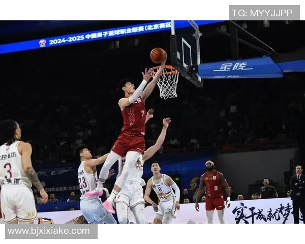 姚明携手CBA启东新征程助力篮球发展展现青春活力与梦想追逐