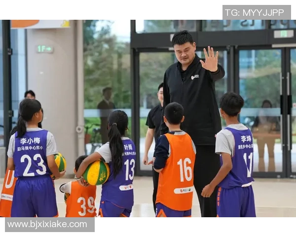 姚明身高优势展现篮球魅力的精彩瞬间图片合集