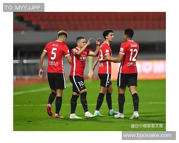 中超激战：AC米兰大胜阿森纳引发争议判罚全场沸腾