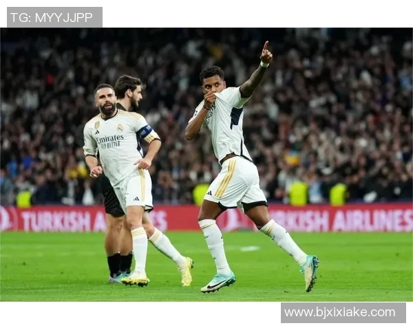 欧冠大战:皇马逆转那不勒斯引发转会风波全场沸腾 欧冠大战:皇马逆转那不勒斯引发转会风波全场沸腾