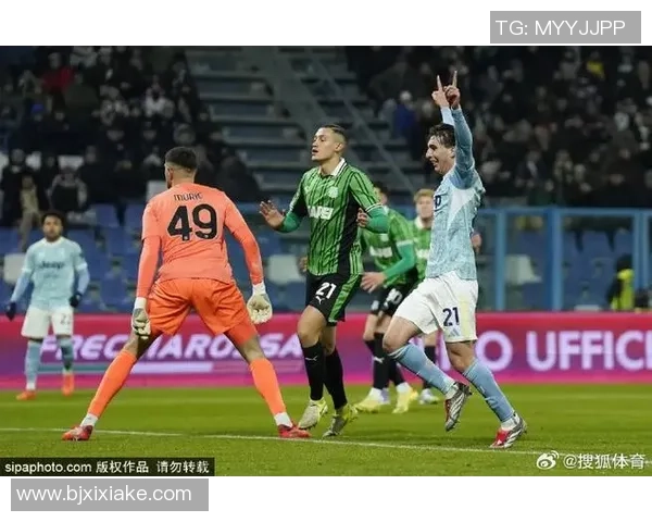 友谊赛精彩对决里昂与尤文图斯互交白卷乌龙球瞬间引发全场热议 友谊赛精彩对决里昂与尤文图斯互交白卷乌龙球瞬间引发全场热议