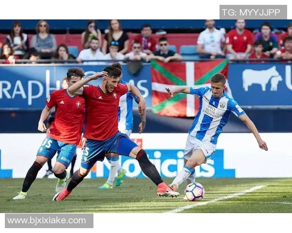 欧冠大战曼联大胜马竞红牌争议引发全场热议与焦点分析