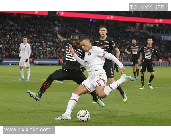 西甲激战曼城与巴黎圣日耳曼战平0比0绝杀瞬间引发全场热议