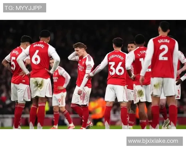 德甲焦点战曼联小胜阿森纳争议判罚引发全场热议