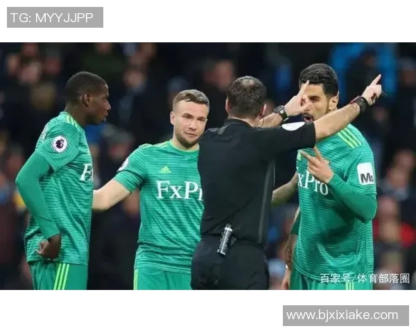 意甲激战：里昂大胜多特蒙德帽子戏法引发争议判罚全场沸腾